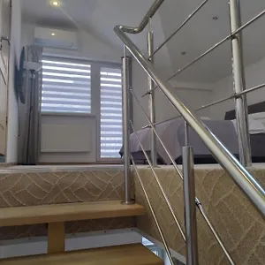 двоповерхові мілена у центрі з балконом та паркінгом Львов